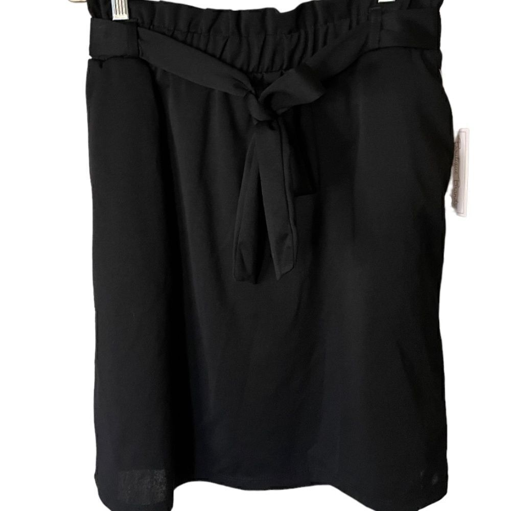 New Paperboy Skirt with Tie around the Waist, Size Medium